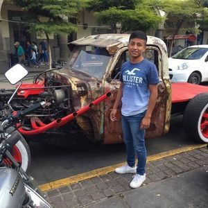 Meet your Posher, Hernandez